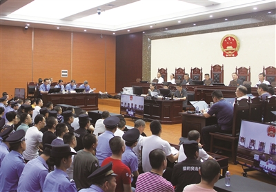 隆回县人民检察院提起公诉的某涉黑恶案庭审现场.